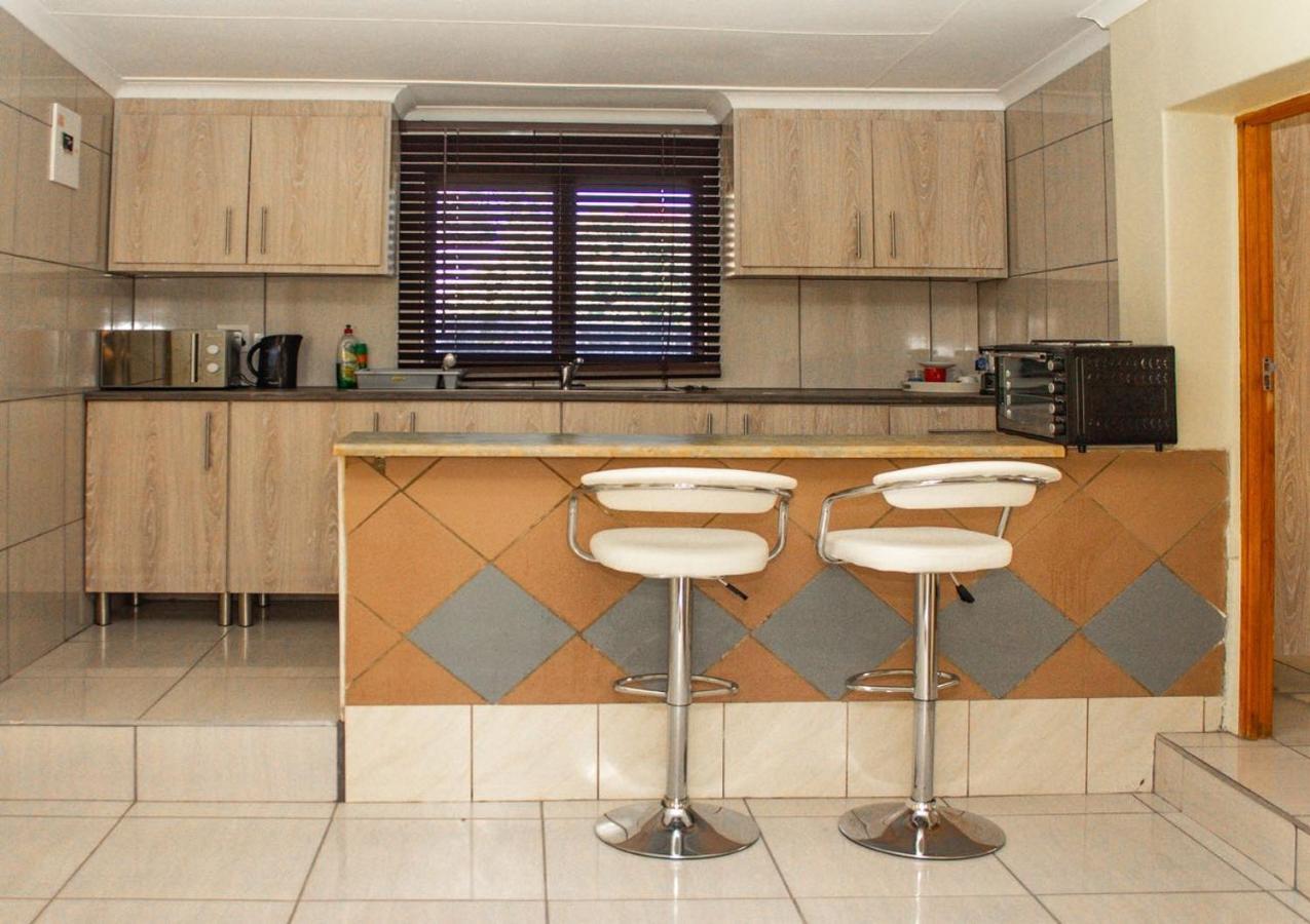 15 @ Porter Guesthouse Порт-Шепстон Экстерьер фото