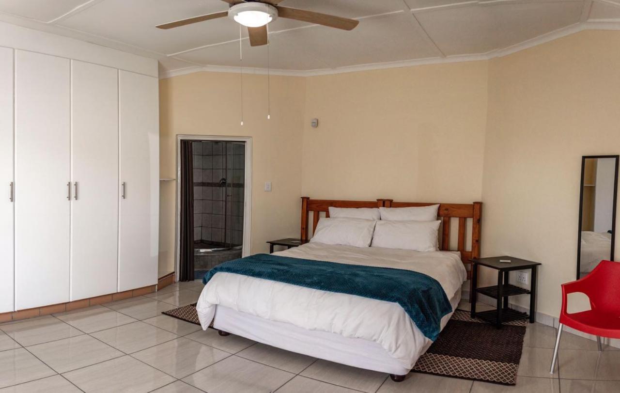 15 @ Porter Guesthouse Порт-Шепстон Экстерьер фото